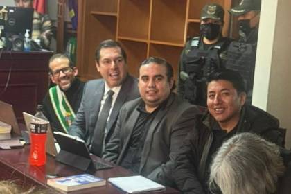 Convocan a Camacho y Pumari a una audiencia el lunes para considerar su detención en el caso de la crisis del 2019
