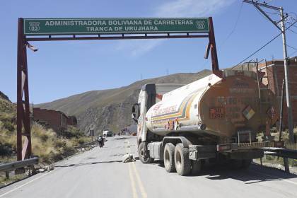 “Sin enfrentamientos”, Policía desbloquea la ruta La Paz – Caranavi en los Yungas