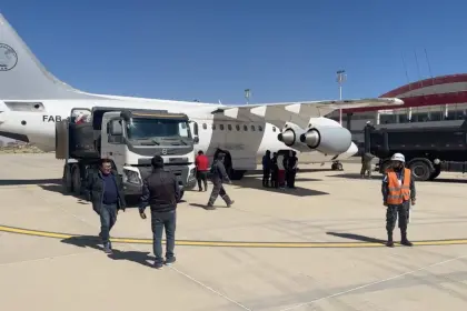 Llega a Oruro un primer cargamento con 7.000 kilos de pollo vía puente aéreo