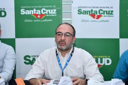 Secretario de Salud de la capital cruceña dice que no se debe sueldos a los trabajadores, que advierten con un paro
