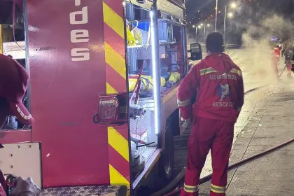 Un hombre muere carbonizado en un incendio causado por una vela en una vivienda de La Paz 