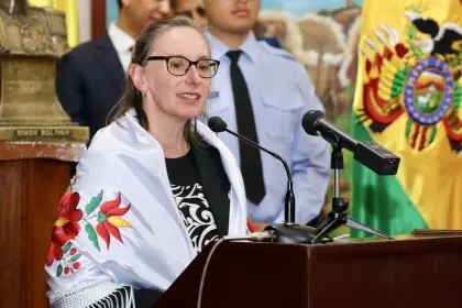 Debra Hevia concluye su gestión como jefa de misión en la Embajada de EEUU en Bolivia