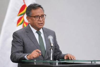 El Gobierno se reúne con autoridades y sectores de La Paz para hablar de desarrollo en medio del bloqueo de caminos