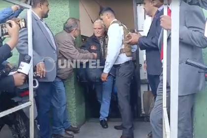 Echazú, exministro de Evo, sale de celdas policiales para cumplir con detención domiciliaria por el caso YLB