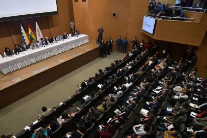 Se instala el diálogo por el DS 5503: El Gobierno pide a los movilizados “despojarse” de intereses y dice que “nada está escrito en piedra”