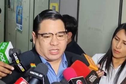“Desconozco el paradero de Mariaca”, dijo Luis Montaño tras presentarse como fiscal general del Estado