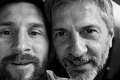 El viaje más doloroso de Leo: cuándo aterriza en Rosario y los detalles del último adiós a Jorge Messi