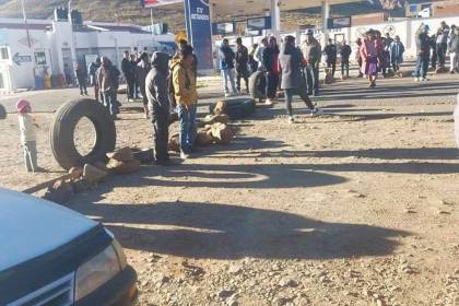 Pese al Estado de excepción, en Betanzos bloquean la carretera Potosí - Sucre por la falta de combustible