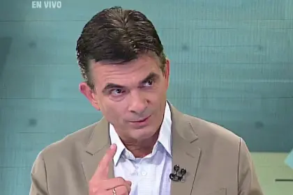 “Le propongo al país un gran centro democrático, nada de extremos”, dice Rodrigo Paz en Así Decidimos