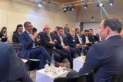 Ministro Espinoza en Davos: “La inversión privada tiene que generar movilidad social y resultados concretos”