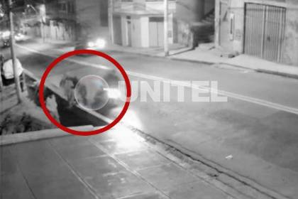 Imágenes sensibles: Cámara capta el atropello de un motociclista a una embarazada y su familia