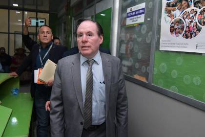 Presidente del BCB se presenta ante la Fiscalía a declarar como testigo por el caso del accidente aéreo en El Alto