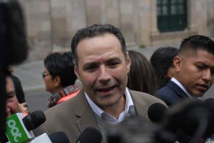Vicepresidente cívico: Mientras el Gobierno no recorte su gasto, no aceptaremos quitar subsidio al combustible