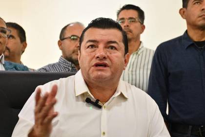 El alcalde Jhonny Fernández sufre “una crisis de ansiedad bastante fuerte”, señala el secretario de Salud municipal