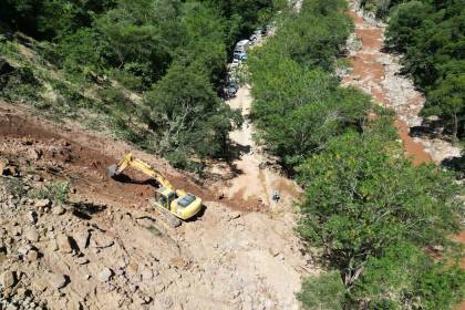 Santa Cruz: Una carretera está intransitable y en otra piden precaución para circular 