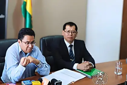 Caso consorcio: Activan alerta migratoria para el exministro Siles y el expresidente del TDJ de La Paz