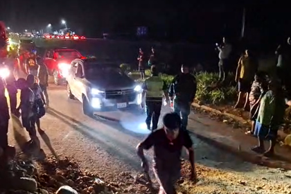 Yapacaní: Levantan bloqueo y conductores limpian las vías para avanzar a sus destinos