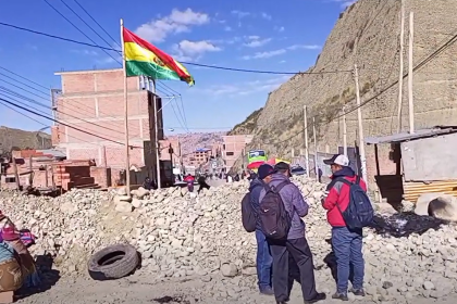 Vuelven a bloquear la ruta a los Yungas y Caranavi y se suspenden los viajes
