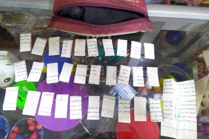 Intervienen una librería que vendía drogas; hay dos aprehendidos