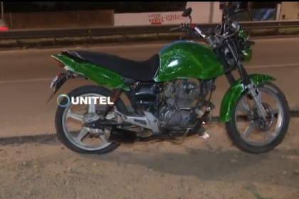 Pareja es encañonada y le roban su moto; sospechan que delincuentes son los atracadores de una joyería