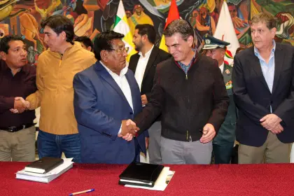 Estos son los puntos clave del acuerdo firmado entre el Gobierno y la Confederación de Choferes