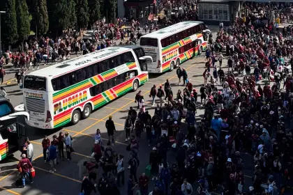 Miles de hinchas de Lanús y Mineiro inundan Asunción y sueñan con llevarse la Copa Sudamericana
