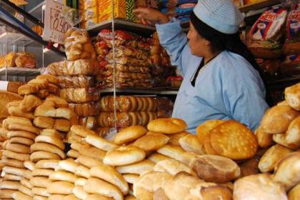 Panificadores quitan la ‘yapita’ en los mercados y el pan en las tiendas de barrio sube a 75 centavos la unidad