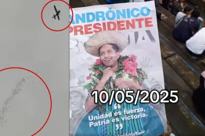 Videos: Desde una avioneta, lanzan panfletos de Andrónico en proclamación de Evo