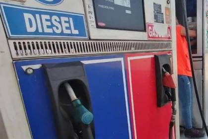 Exministro Ríos duda que surtidores escondan combustible como dice el Gobierno; “el problema es la falta de dólares”, señala