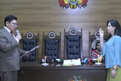 Ante cese de prorrogados, TCP posesiona a Paola Prudencio como nueva presidenta