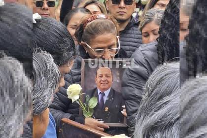 Entre lágrimas y mucho dolor, despiden al destacado periodista Yerko Guevara