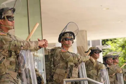 Texas despliega a 7.000 efectivos de la Guarda Nacional y la Policía por protestas contra redadas migratorias