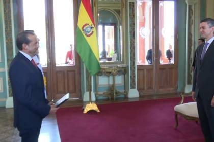 Camacho presenta sus credenciales como embajador ante el presidente de Paraguay