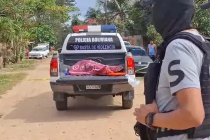 Mujer quemada en su casa es esposa de un policía; su hijo resultó herido y fue trasladado a la capital cruceña