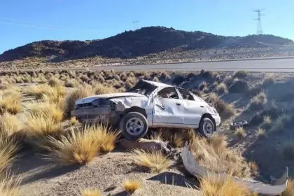 Tragedia en la ruta a Uyuni: Un vehículo sale de la vía, vuelca y su conductor muere 