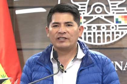 Sesión del Senado: Vargas pide tratar proyecto para cesar a vocales electorales con dispensación de trámite