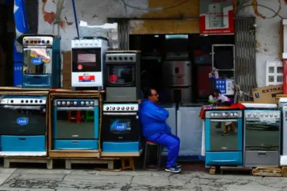 La Paz: Comerciantes de línea blanca reportan caída en las ventas por la subida del dólar oficial