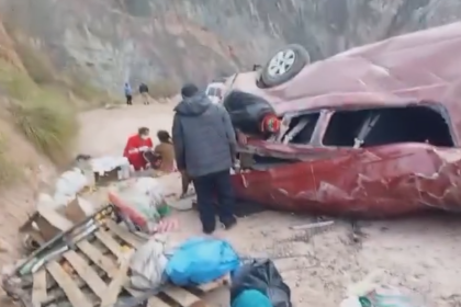 Minibús vuelca en una ruta rural de La Paz y deja seis fallecidos 