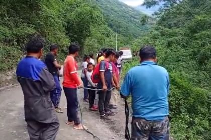 Consternación en los Yungas: Vehículo cae en un río, hay tres desaparecidos y un herido