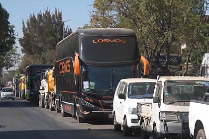 Viajes desde Cochabamba se reducen en 50%: Hay pasajeros, pero los buses están en las filas por diésel