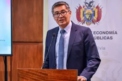 Ministro de Economía dice que el pago de pensiones, jubilaciones y seguros están garantizados