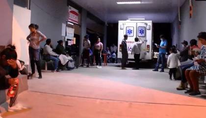 Colapso en el Hospital del Sur: pacientes adoloridos y con lágrimas esperan por horas ser atendidos