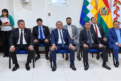Urioste posesiona a los nuevos fiscales departamentales en un acto en Sucre