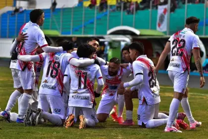 Nacional Potosí golea 3-0 a Independiente con autoridad en casa