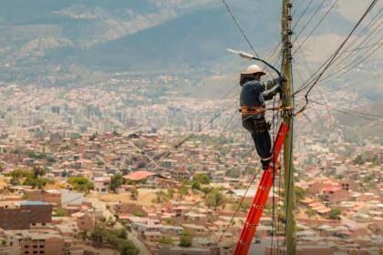 Diputados aprueban crédito de $us 30 millones para renovar luminarias con tecnología led en ocho municipios