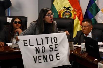Diputados opositores instalan vigilia en la Asamblea Legislativa contra los contratos de litio 