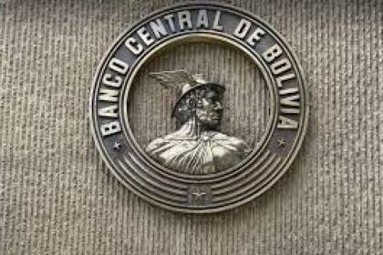 BCB podrá comprar y vender dólares bajo dos modalidades para mitigar “fluctuaciones no deseadas”
