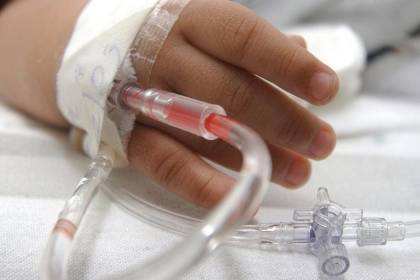 Niño de tres años queda en terapia intensiva tras brutal golpiza de su padre y madrastra en El Alto 