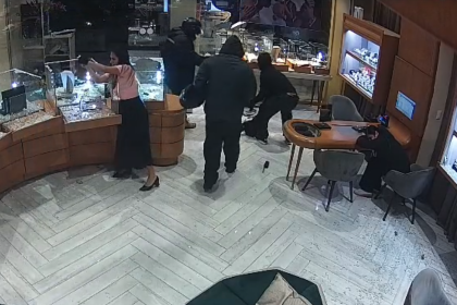 Joyería atracada sigue precintada y propietario dice que aún no puede cuantificar pérdidas