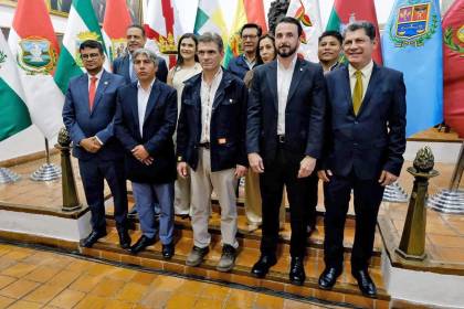 Rodrigo Paz y gobernadores firman un acuerdo histórico para encaminar las metas del 50-50